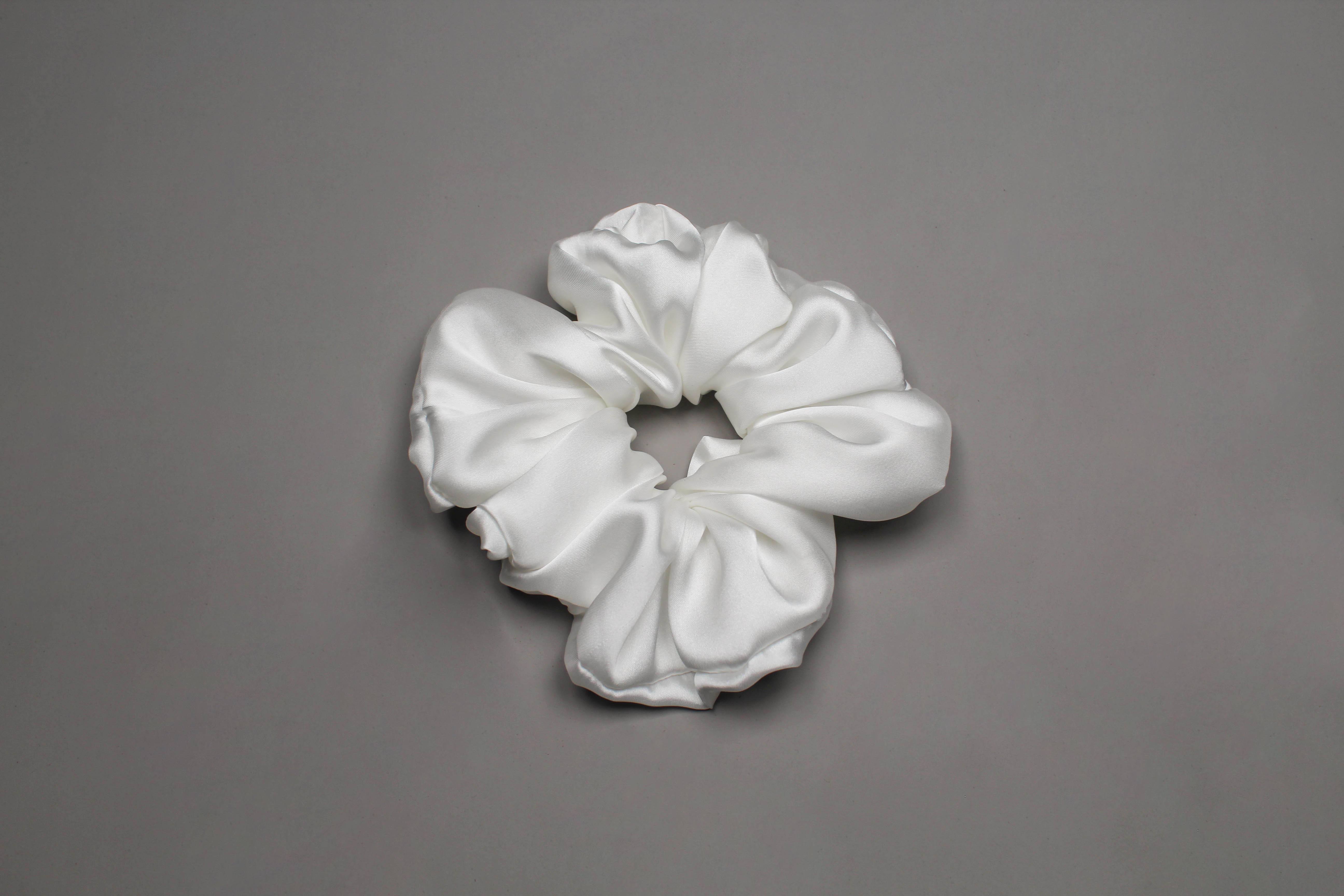 Satin Volume Scrunchie - Pearl white